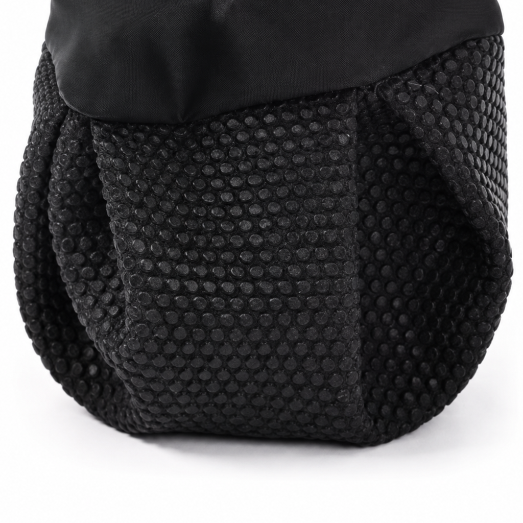 Bottes à bretelles La Grenouillère pour chien, coloris Noir, Maison Pattounes, vue 6 : détail de la semelle texturée