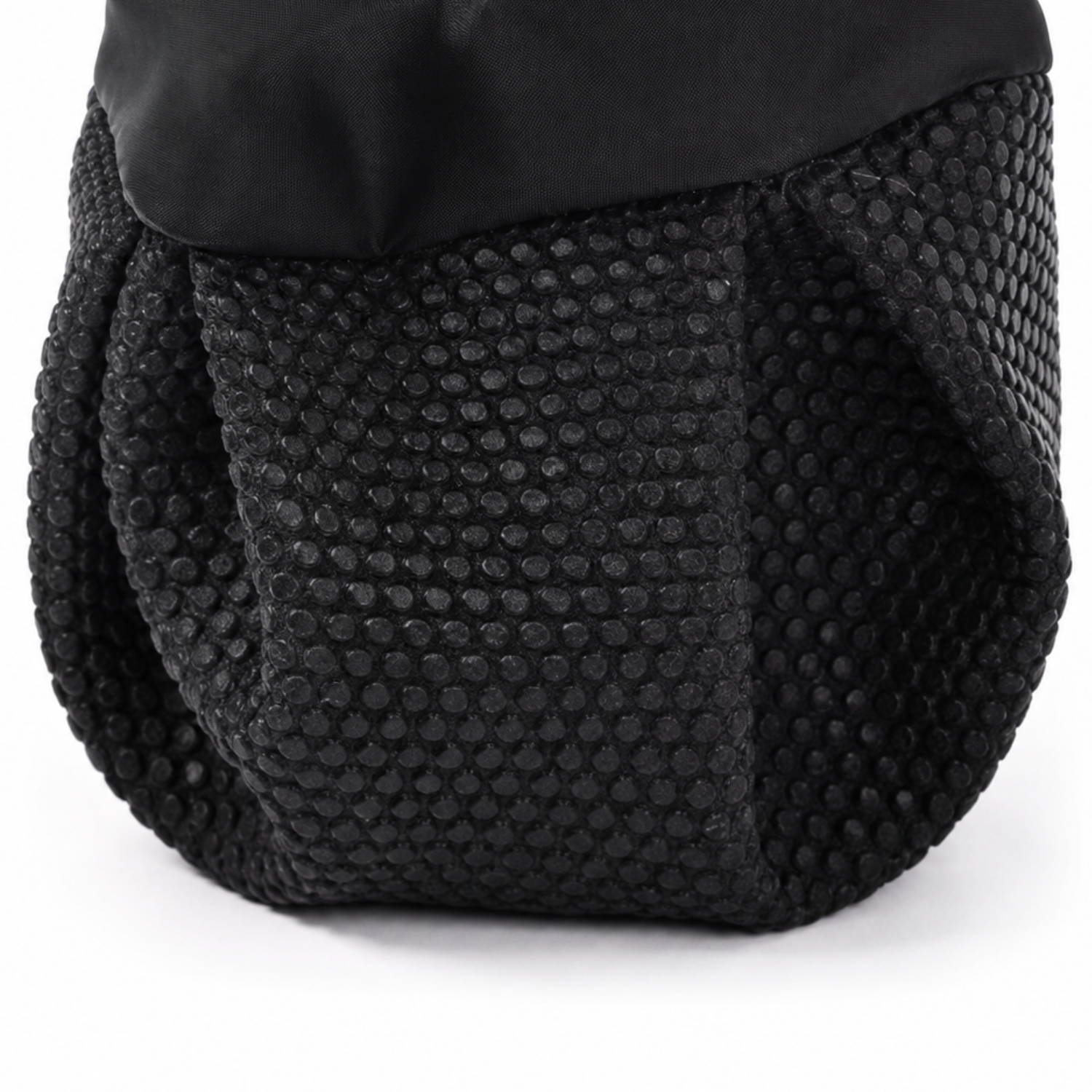Bottes à bretelles La Grenouillère pour chien, coloris Noir, Maison Pattounes, vue 6 : détail de la semelle texturée