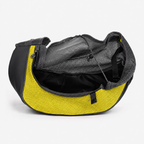 Sac bandoulière Le Baladin jaune ouvert, doublure intérieure et cordon de serrage visibles — maille respirante pour petit chien